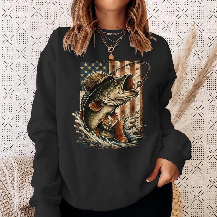 ビンテージバスフィッシング迷彩、アメリカ国旗。 長袖tシャツ スウェットシャツ 彼女への贈り物