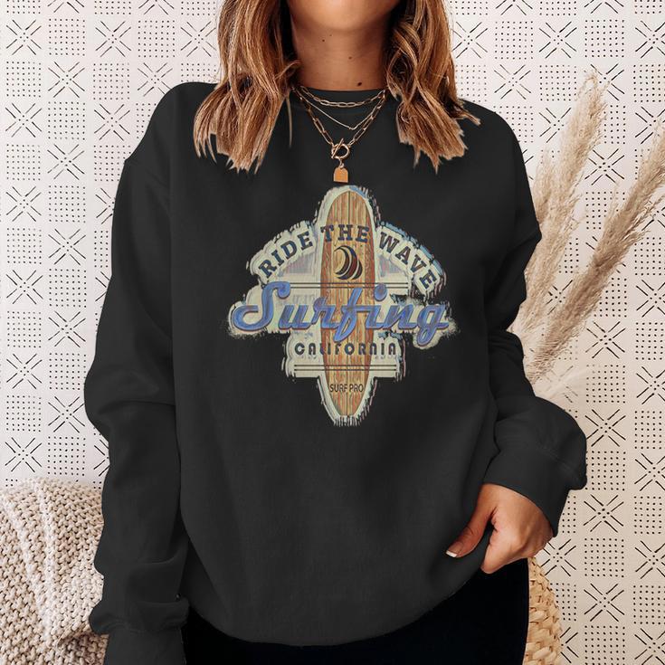 ロングボードサーフボードサーフィンサーファーレトロヴィンテージカリフォルニアusa 長袖tシャツ スウェットシャツ 彼女への贈り物