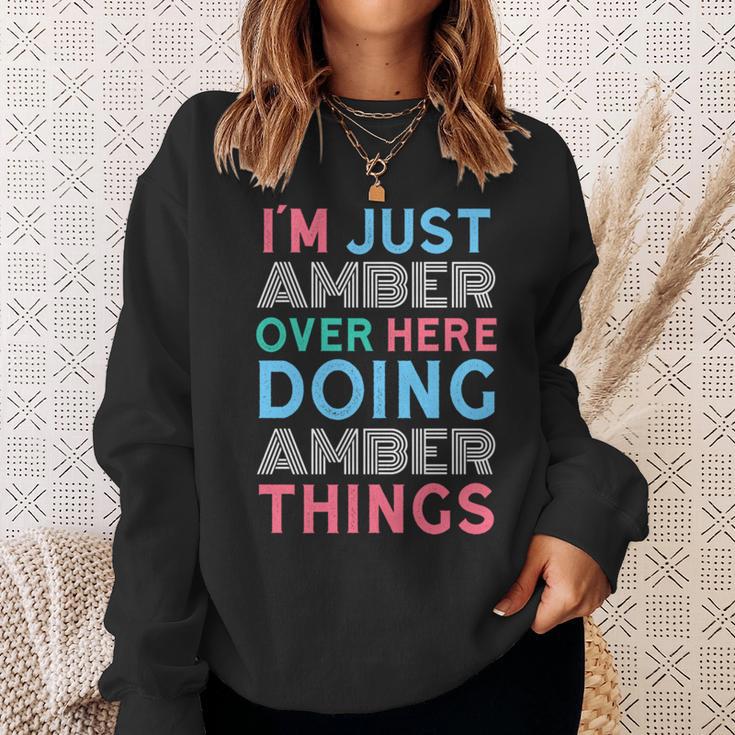 俺はこっちのアンバーなんだよこいつはアンバー・シングス・ネームをやってるだけ 長袖tシャツ スウェットシャツ 彼女への贈り物