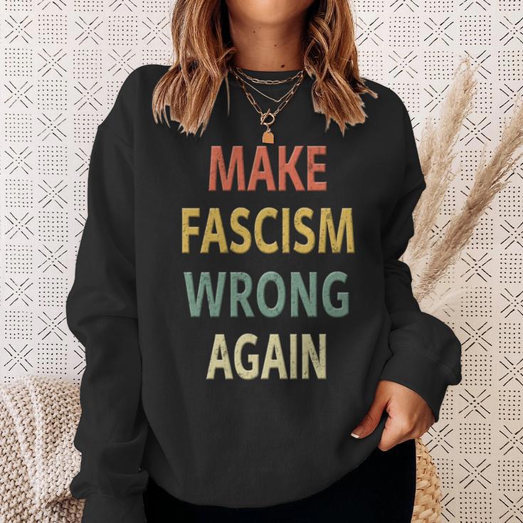 反ファシズムシャツ。Make Fascism Wrong Again 。 長袖tシャツ スウェットシャツ 彼女への贈り物