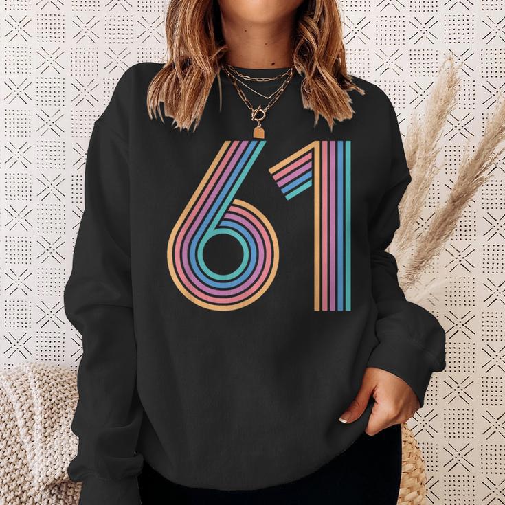 数字 61 61周年記念 男女 61歳の誕生日 スウェットシャツ 彼女への贈り物