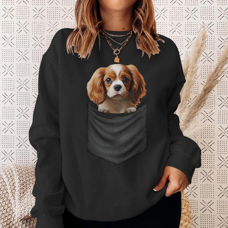 面白いtシャツ キャバリア 胸 ポケット イヌ わんこ メンズ 犬好き グッズ おもしろ 面白い 服 ネタ 長袖tシャツ スウェットシャツ 彼女への贈り物