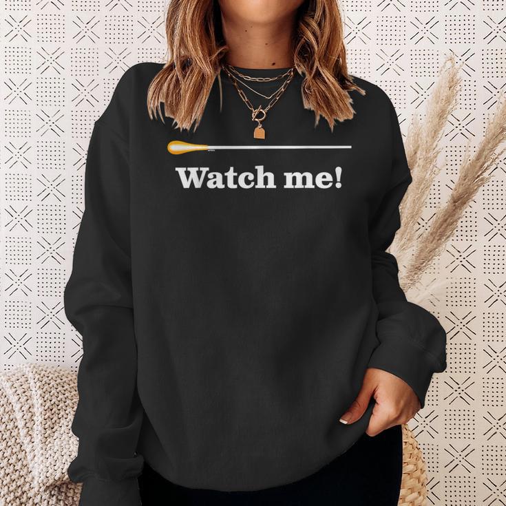 面白い指揮者 ユーモアのバトン 素晴らしい音楽監督 ジョーク 「 Watch Me 」 スウェットシャツ 彼女への贈り物