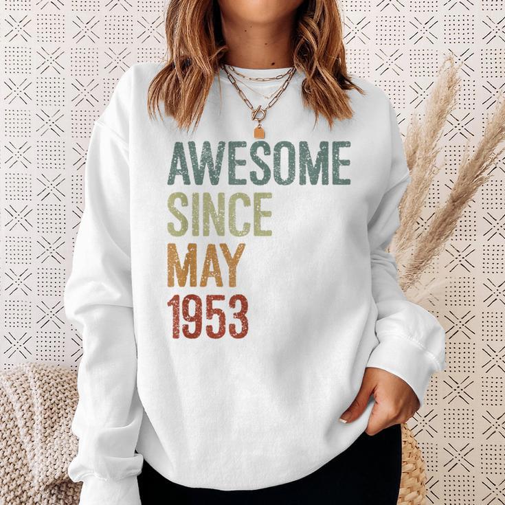 1953年5月以来素晴らしい誕生日。面白いレトロ。 スウェットシャツ 彼女への贈り物