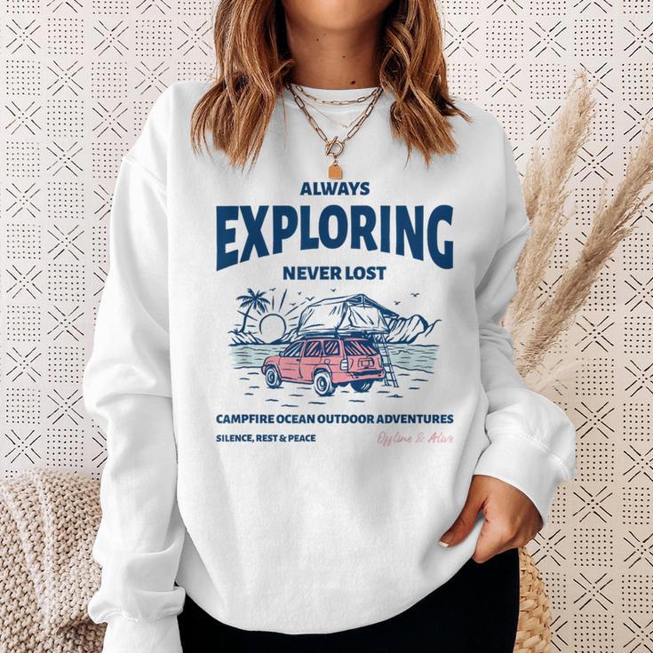 Always Exploring Campfire Ocean Outdoor ビーチライフグラフィック スウェットシャツ 彼女への贈り物
