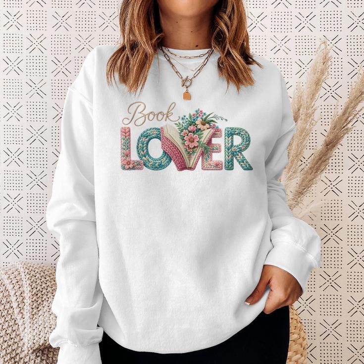 Book Lover Vintage Bookworm Floral Reading Women Girls Sweatshirt Gifts for Her