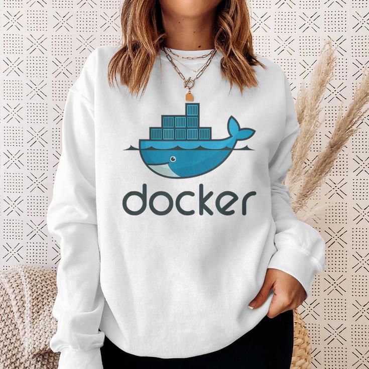Docker Engine プラットフォーム間でのアプリケーションのデプロイと実行 スウェットシャツ 彼女への贈り物