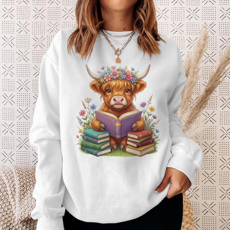 Highland Cow Book Floral Bookworm Librarian Cute Easter Day Sweatshirt Gifts for Her Highland Cow Book Floral Bookworm Librarian Cute Easter Day Sweatshirt Gifts for Her