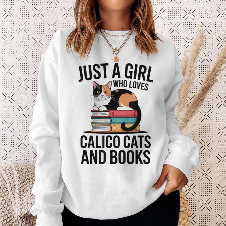 Just A Girl Who Loves Calico Cats And Books Minimal Tee Sweatshirt Gifts for Her Just A Girl Who Loves Calico Cats And Books Minimal Tee Sweatshirt Gifts for Her