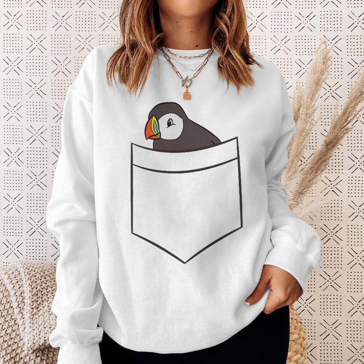Puffin In The Pocketeabird Iceland Pocket Puffin スウェットシャツ 彼女への贈り物