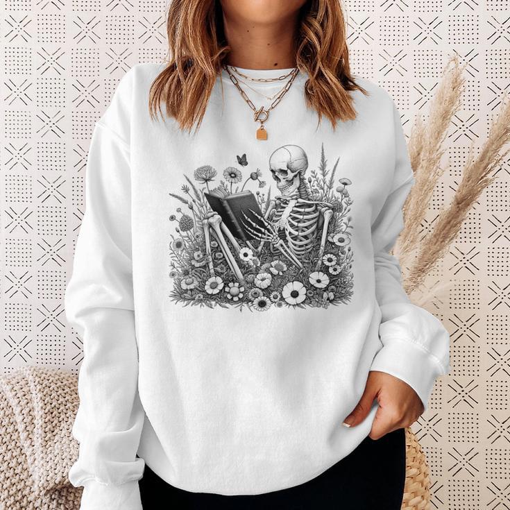 Skeleton Reading Book Floral Bookish Aesthetic Book Lover Sweatshirt Gifts for Her Skeleton Reading Book Floral Bookish Aesthetic Book Lover Sweatshirt Gifts for Her