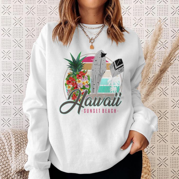 Sunset Beach Hawaii、サーフィンサーフボードレトロ、バックプリント 長袖tシャツ スウェットシャツ 彼女への贈り物