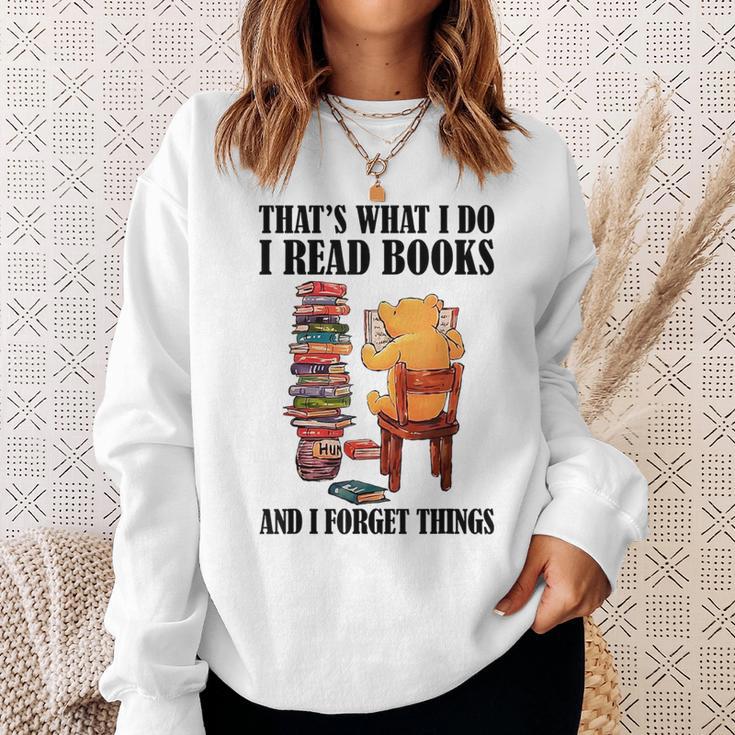 That's What I Do Read Books And I Forget Things Bear Reading Sweatshirt Gifts for Her