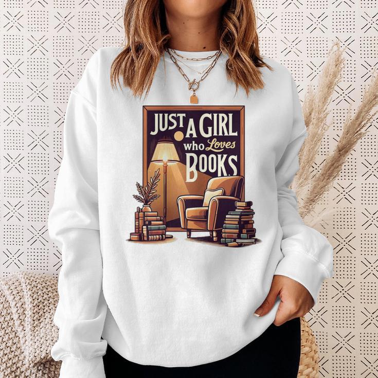 Vintage Just A Girl Who Loves Books Retro Bookworm Reader Sweatshirt Gifts for Her Vintage Just A Girl Who Loves Books Retro Bookworm Reader Sweatshirt Gifts for Her