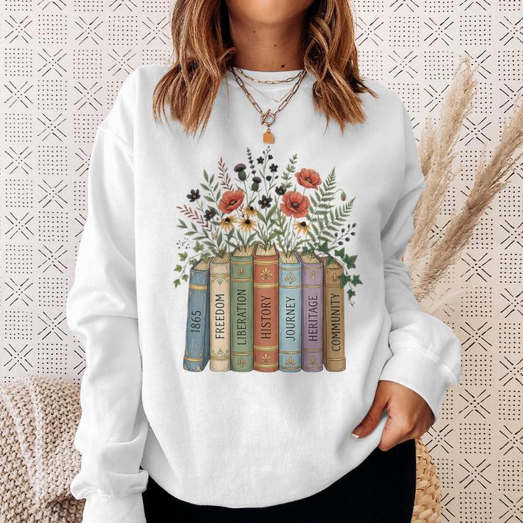 Women's Juneteenth 1865 Freedom Books Botanical Wildflower Graphic Sweatshirt Gifts for Her Women's Juneteenth 1865 Freedom Books Botanical Wildflower Graphic Sweatshirt Gifts for Her