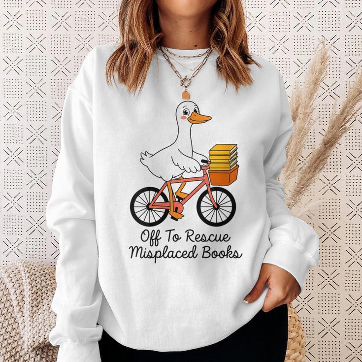 Women's Librarian Goose Book Lover Humor Reading Goose Sweatshirt Gifts for Her