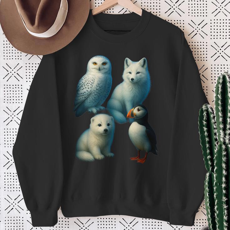 Arctic Animals コラージュ シロフクロウ キツネアザラシ ツノメ スウェットシャツ 年配の女性への贈り物