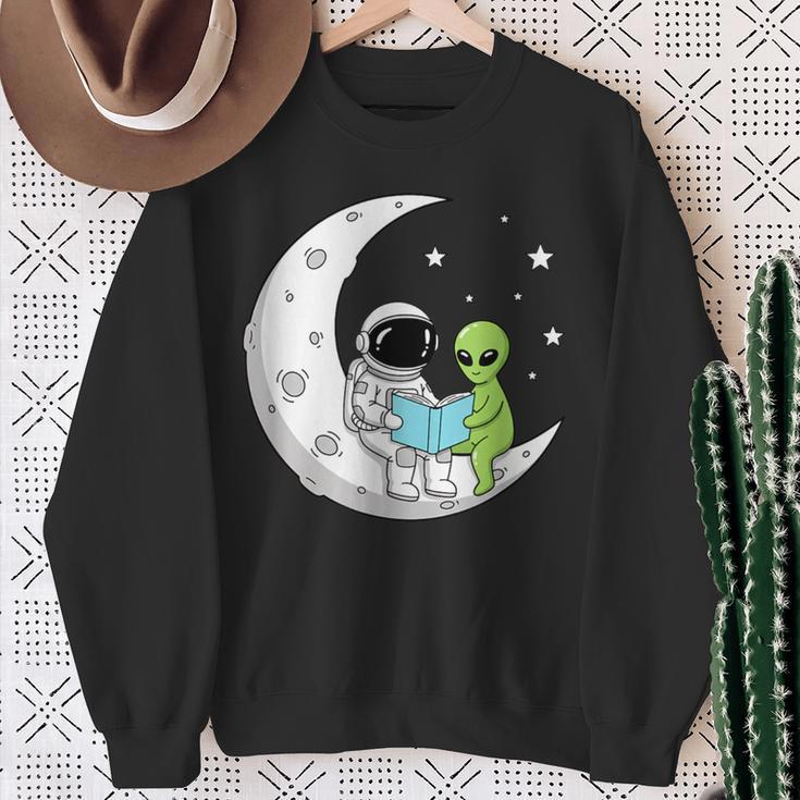 Astronaut And Alien Reading On Moon Space Book Lover Sci Fi Sweatshirt Gifts for Old Women