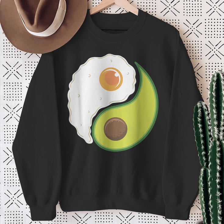 Avocado And Eggs Keto Diet Healthy Eating Yin Yang Yin Yang スウェットシャツ 年配の女性への贈り物
