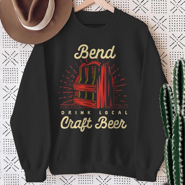 Bend Drink Local Craft ビールオレゴン醸造業者またはクラフト醸造所 スウェットシャツ 年配の女性への贈り物