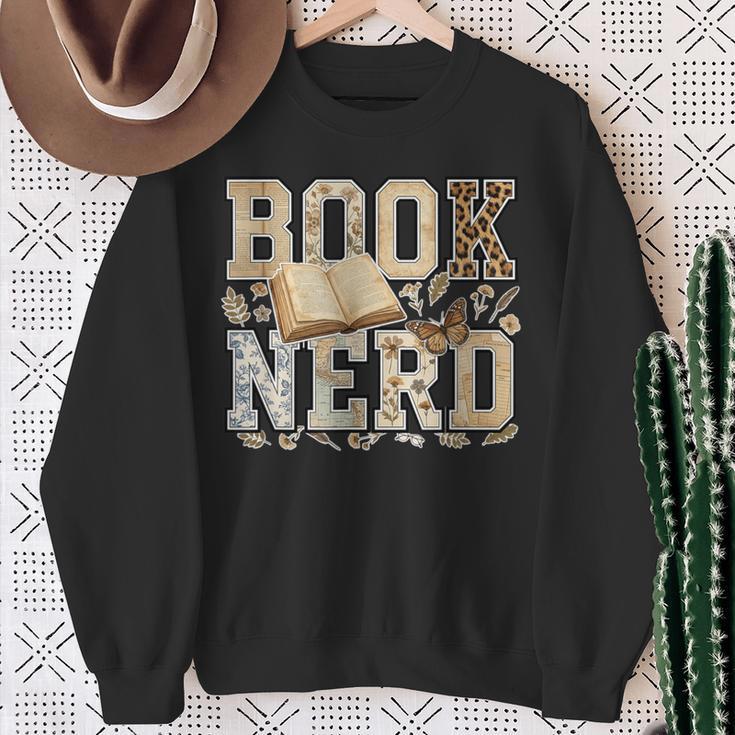 Book Nerd Vintage Floral Booktrovert Reading Lover Bookish Sweatshirt Gifts for Old Women