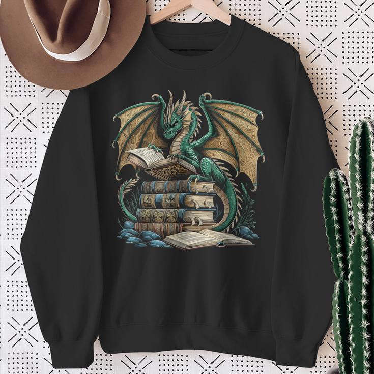 Bookworm Dragons Reading Book Dragons And Books Sweatshirt Gifts for Old Women