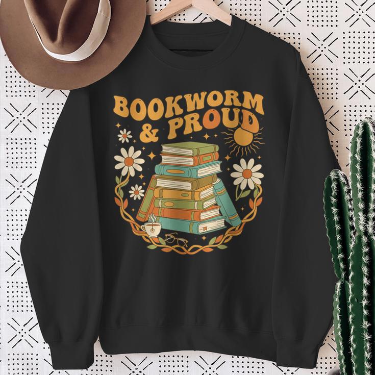 Bookworm And Proud Retro Reading Aesthetic Books Library Sweatshirt Gifts for Old Women