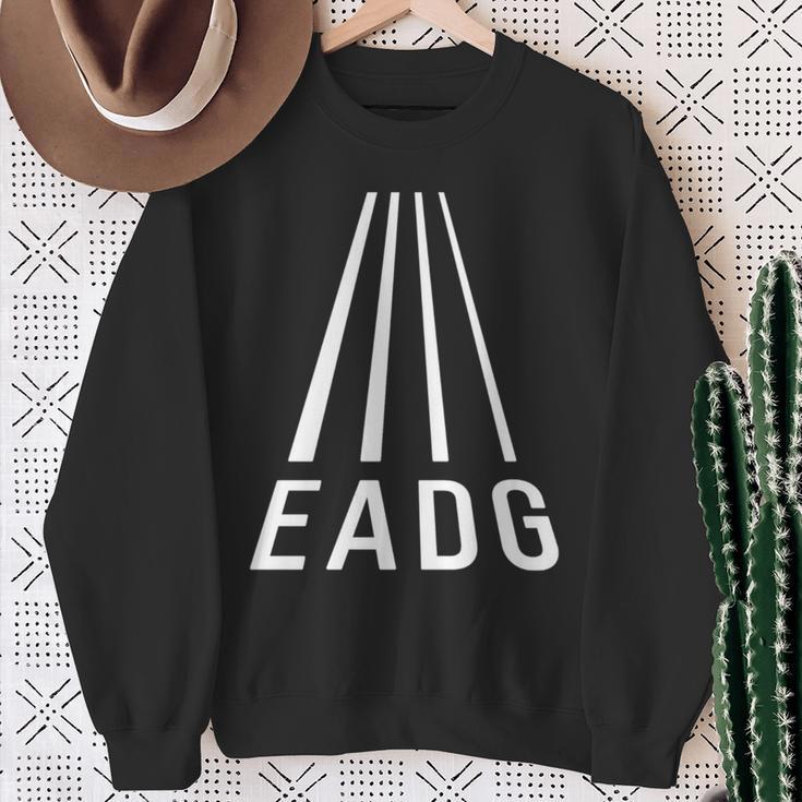 Eadg 4弦 ベースギタープレーヤー ベーシストパースペクティブ 長袖tシャツ スウェットシャツ 年配の女性への贈り物