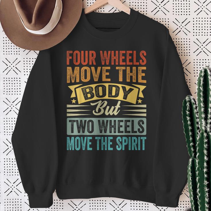 Four Wheels Move The Body But Two Wheels Move Thepirit スウェットシャツ 年配の女性への贈り物