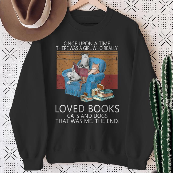 A Girl Who Loves Books Cats And Dogs Cat Book Reading Sweatshirt Gifts for Old Women