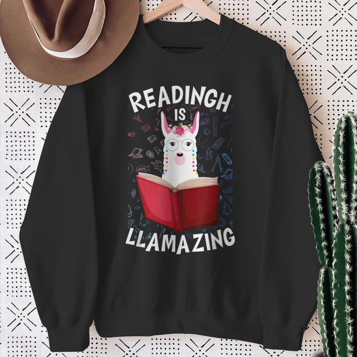 Graduation Cute Animal Llama Reading Book Nerds Bookworm Sweatshirt Gifts for Old Women