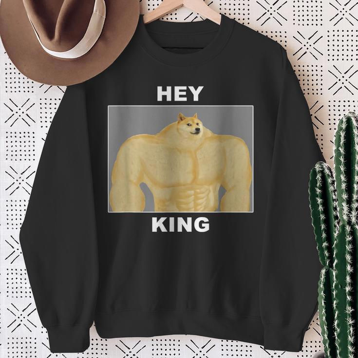 Hey Kingwole Doge Meme スウェットシャツ 年配の女性への贈り物