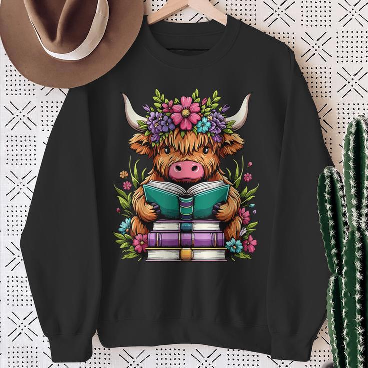 Highland Cow Book Floral Bookworm Sweatshirt Gifts for Old Women