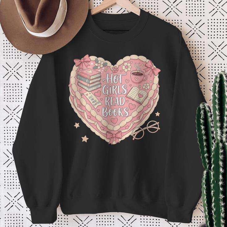 Hot Girls Read Books Cute Heart Graphic Sweatshirt Gifts for Old Women Hot Girls Read Books Cute Heart Graphic Sweatshirt Gifts for Old Women