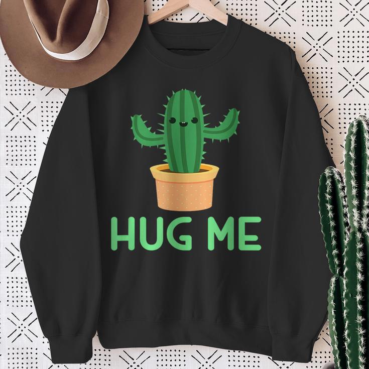 Hug Me 面白い サボテン ユーモア ギフト スウェットシャツ 年配の女性への贈り物
