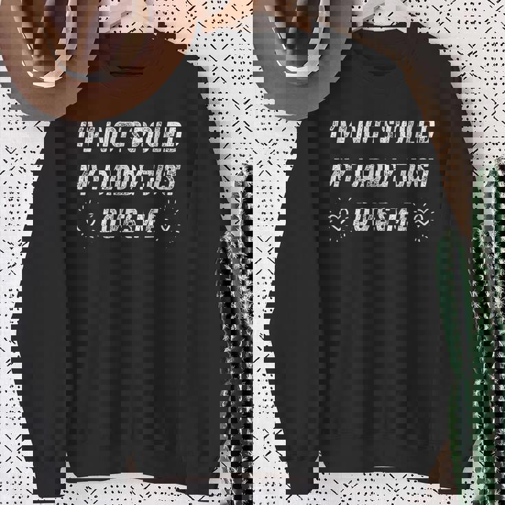 I'm Notpoiled My Daddy Just Loves Me 面白い父の日 スウェットシャツ 年配の女性への贈り物