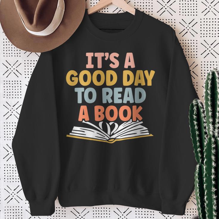 Ist A Good Day To Read A Book For a Bookworm Book Lovers Sweatshirt Gifts for Old Women
