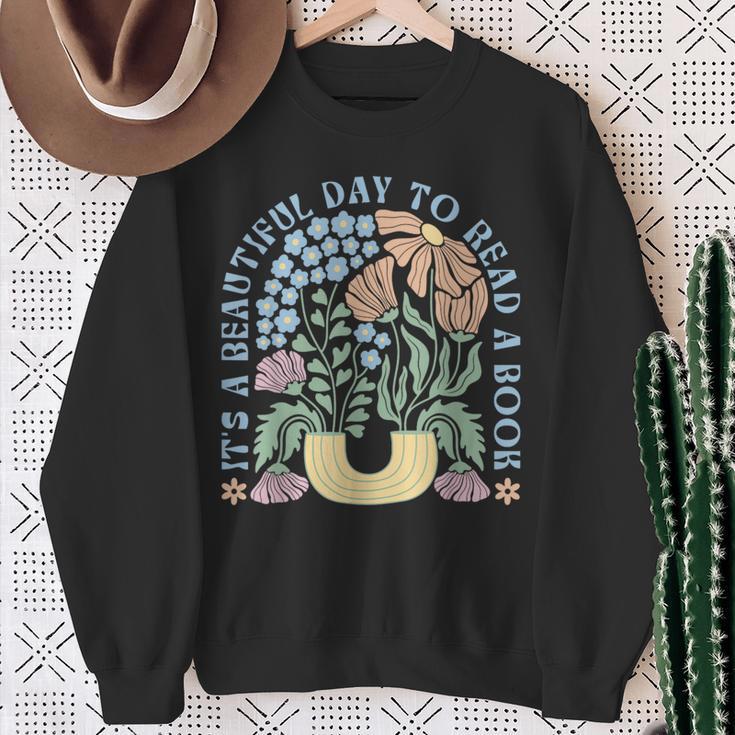 It's A Beautiful Day To Read A Book Librarian Book Lover Sweatshirt Gifts for Old Women