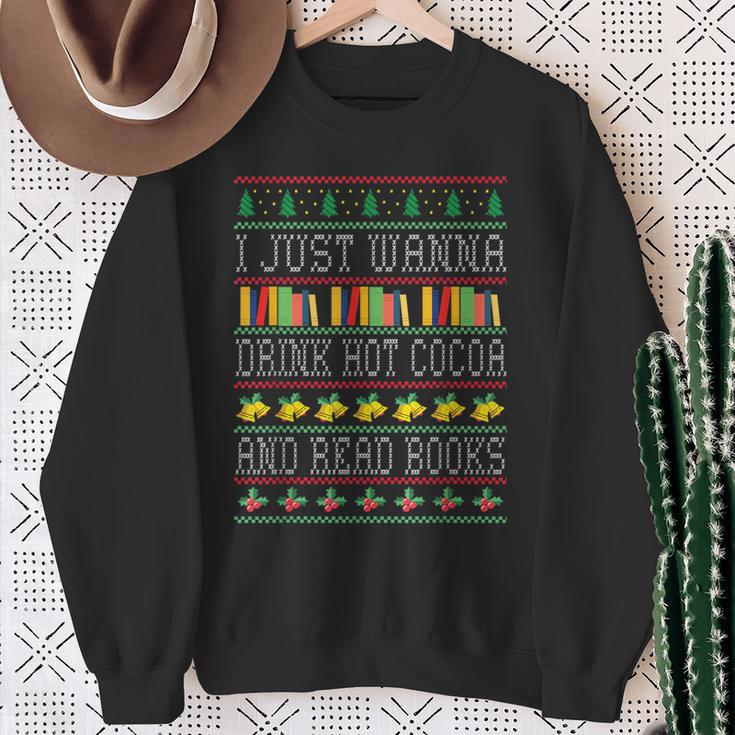 I Just Wanna Drink Hot Cocoa And Read Books Xmas Reading Fan Sweatshirt Gifts for Old Women