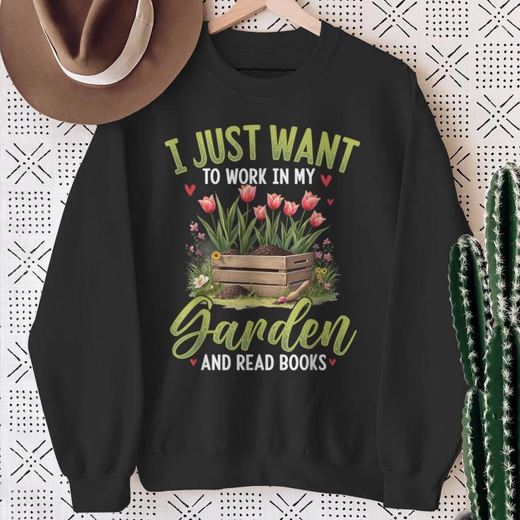 I Just Want To Work In My Garden And Read Books Gardening Sweatshirt Gifts for Old Women I Just Want To Work In My Garden And Read Books Gardening Sweatshirt Gifts for Old Women