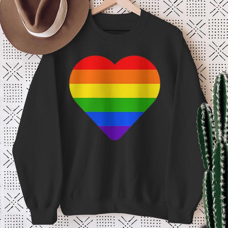 Lgbt レインボーウィングス フラッグ ハート ゲイ バイ ラブ プライド月間 Lgbtq スウェットシャツ 年配の女性への贈り物