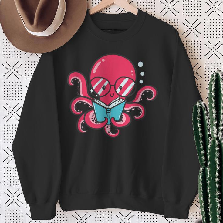 Librarian Book Sea Ocean Giant Squid Reading Octopus Sweatshirt Gifts for Old Women