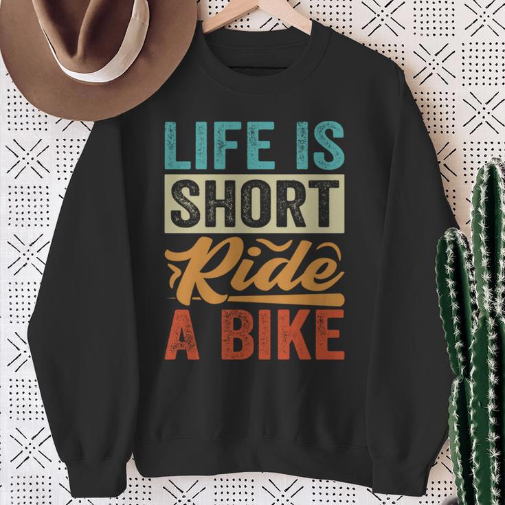 Life Ishort Ride A Bike Motorcycle Rider 長袖tシャツ スウェットシャツ 年配の女性への贈り物