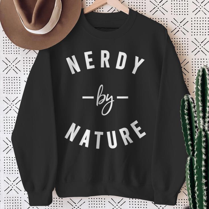 Nerdy By Nature ファニーオタクシャツ ギフト オタク スウェットシャツ 年配の女性への贈り物