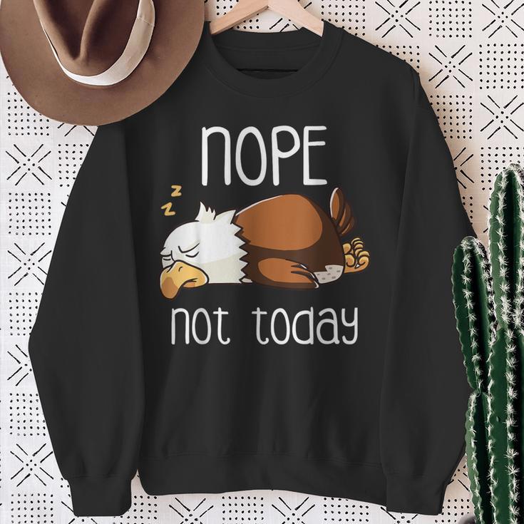 Nope Not Todayleeping American Bald Eagle Nap Early Bird スウェットシャツ 年配の女性への贈り物