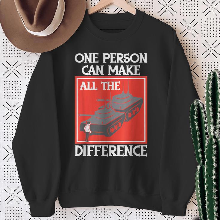 One Person Can Make A Difference Tiananmen タンクマン スウェットシャツ 年配の女性への贈り物