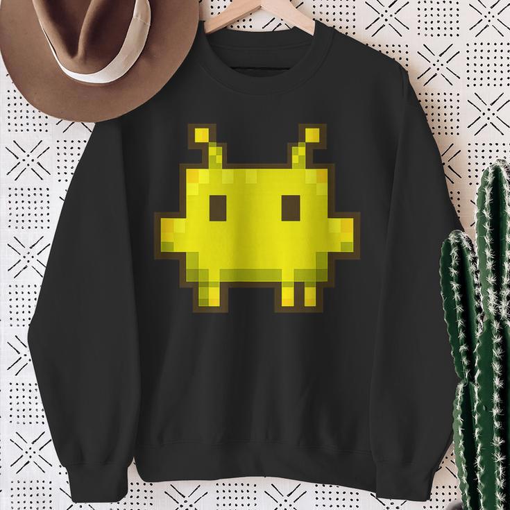 Pixel Gamer Clawd Claude Code Gaming レトロ コーディング ユーモア スウェットシャツ 年配の女性への贈り物