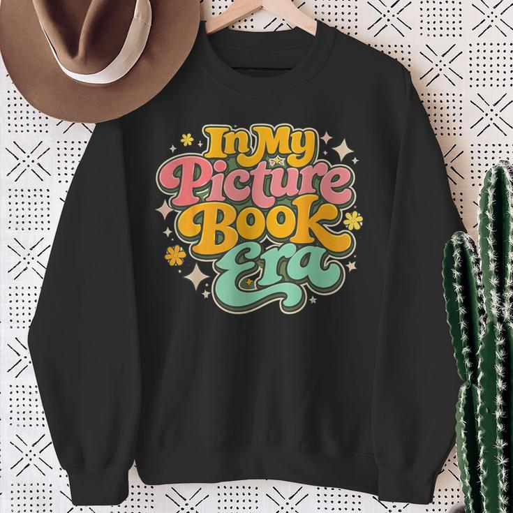 I Still Read Children’s Books Retro Reading Sweatshirt Gifts for Old Women