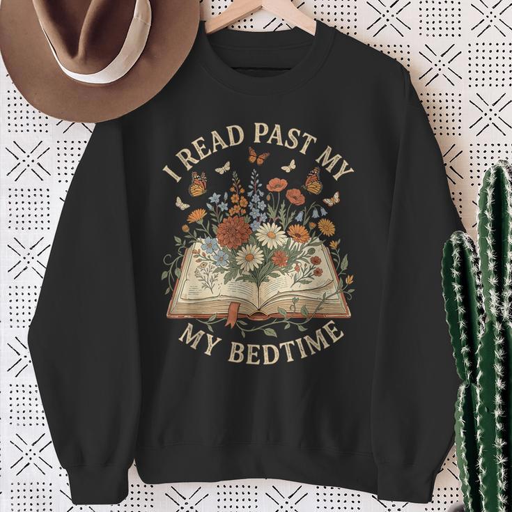 I Read Past My Bedtime Floral Book Lover Bookworm Sweatshirt Gifts for Old Women I Read Past My Bedtime Floral Book Lover Bookworm Sweatshirt Gifts for Old Women