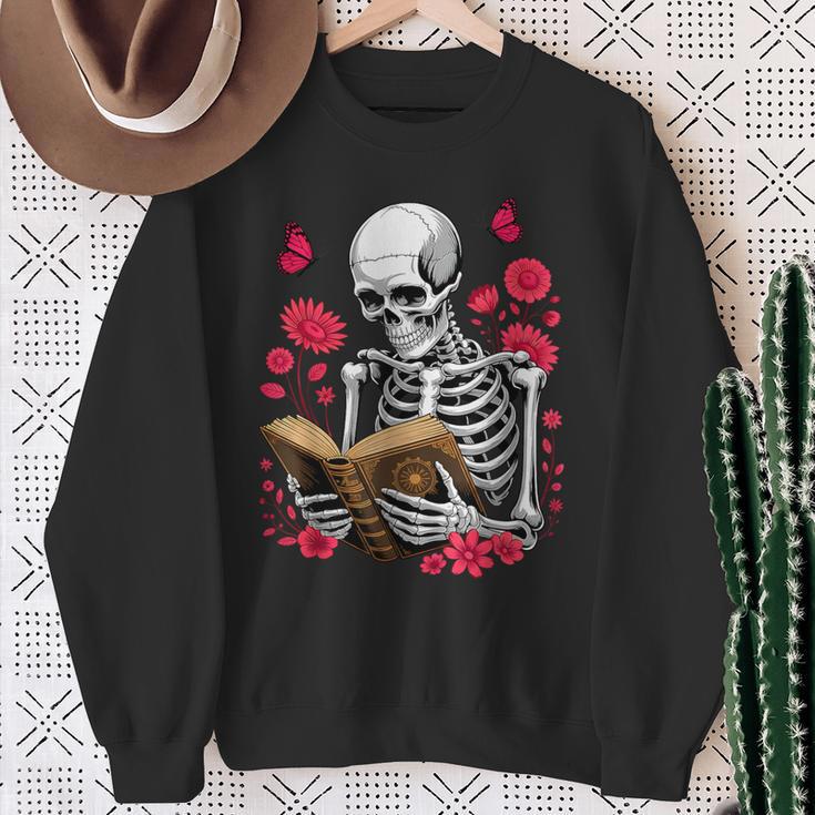 Skeleton Reading Book Lover Floral Flowers Bookish Bookworm Sweatshirt Gifts for Old Women